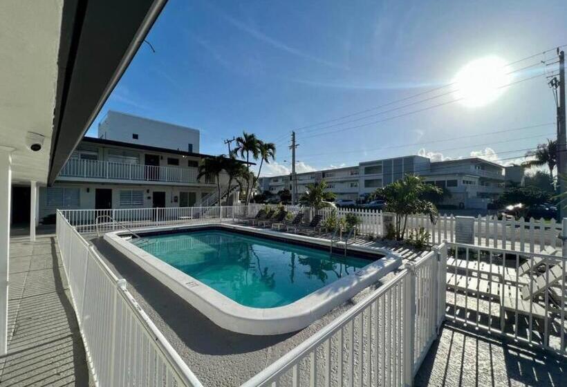 스탠다드 룸, Room In Guest Room   Elegant Remodeled Beach Hotel   05