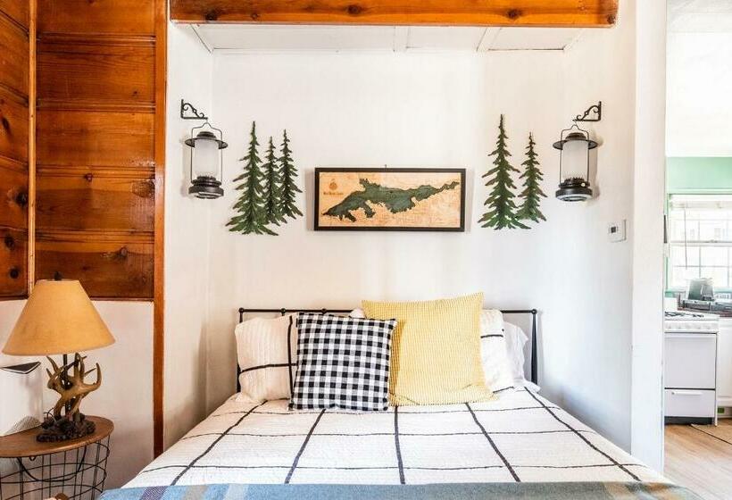 Chata, Lakewood Cabins