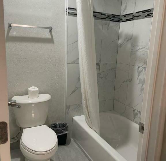 스탠다드 룸 킹사이즈 침대, Travelodge By Wyndham Fairplex Pomona