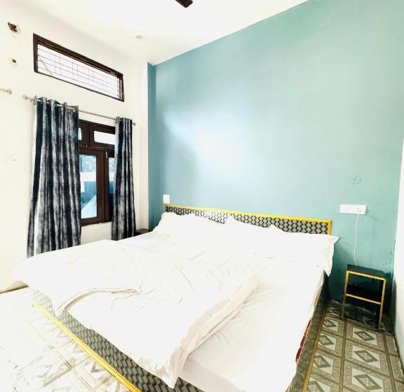 4인용 스탠다드 룸, Rgb Hotel Sersi