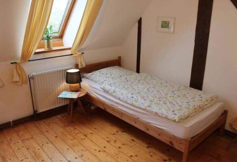 Номер Стандарт Вид на Сад, Das Abendrote Haus