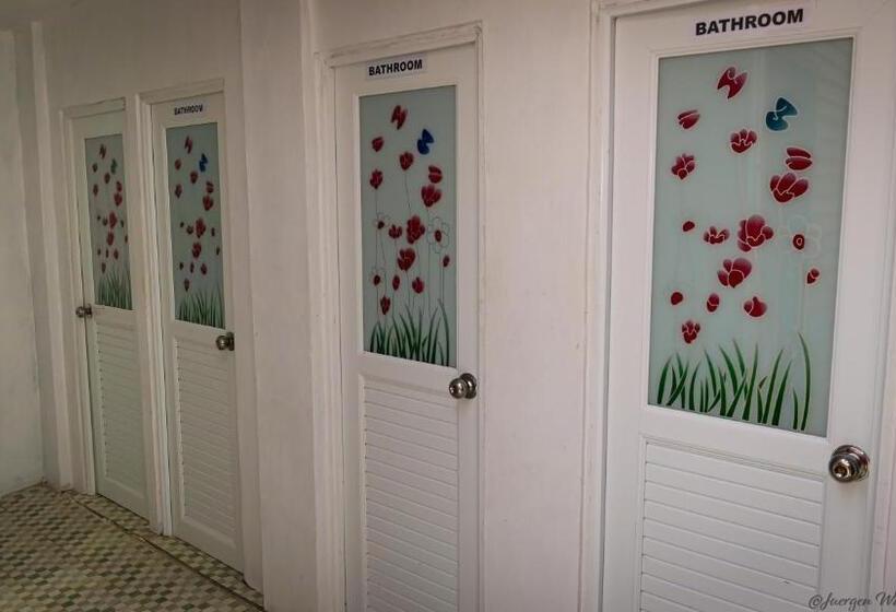 Кровать в Общей Комнате, Mandalika Queen Hostel