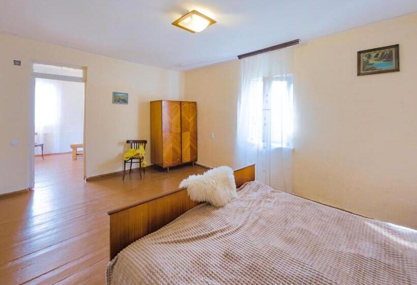 Семейный Номер, Cypress Guesthouse