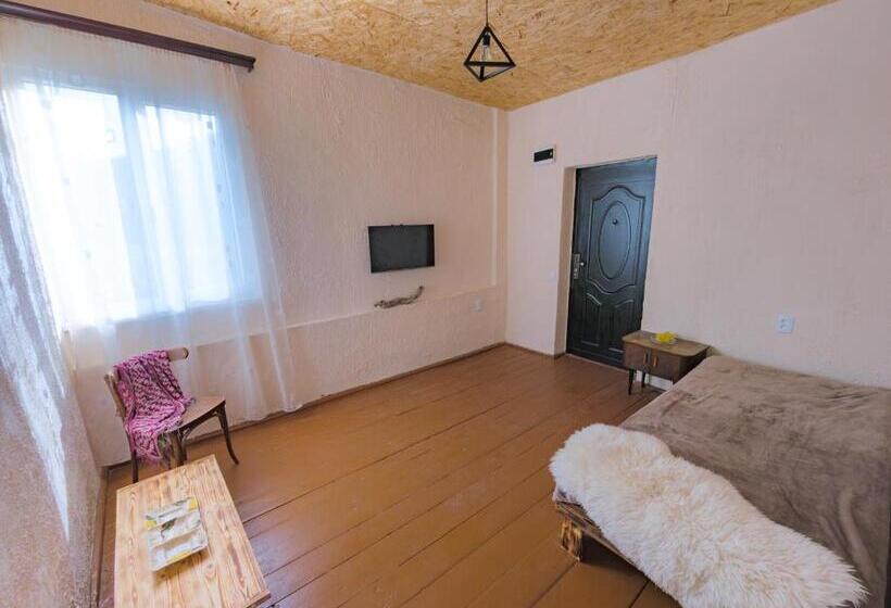 Семейный Номер, Cypress Guesthouse