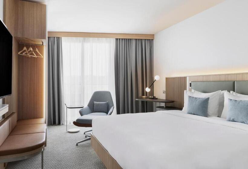 Номер Deluxe Кровать Кинг Вид на Город, Courtyard By Marriott Biel Bienne