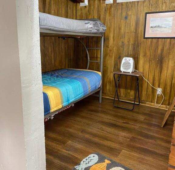 Четырехместный номер эконом класса с общей ванной комнатой, Habitación Para 4, Acogedor, Familiar, Equipado, Baño Compartido