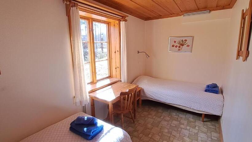 Семейный Номер, Skålsjögården Timber Lodge
