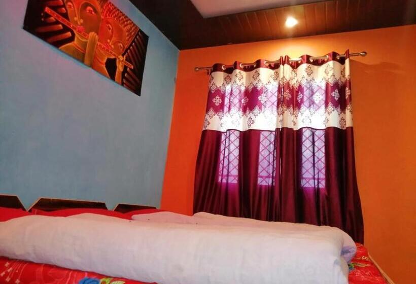 디럭스 패밀리 룸, Shri Narayan Tourist Lodge & Chandica