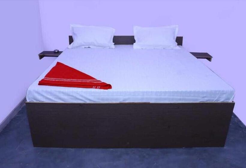 Трехместный Номер Классика, Oyo Hotel Crewford
