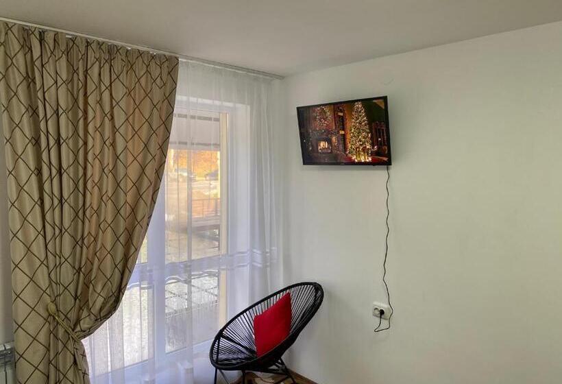 이코노미 룸, Weekend House