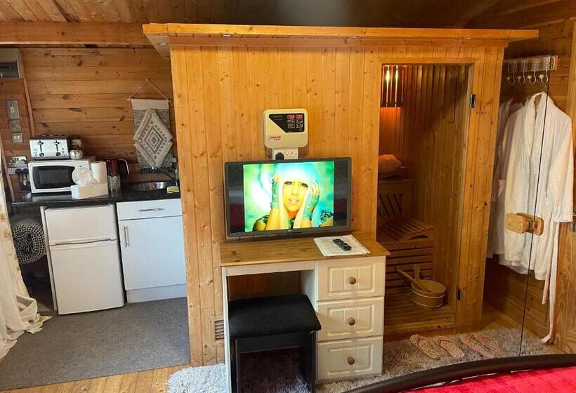 샬레, Chalet Free Sauna & Spa Superking Bed