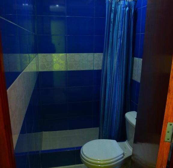 חדר משפחתי, Humberto Guest House