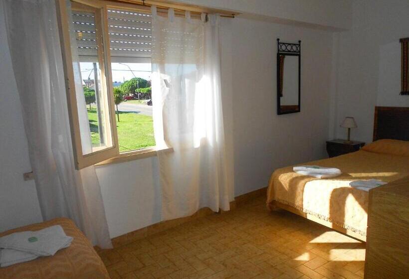חדר סטנדרט לשלושה, Arenas Y Apartamentos