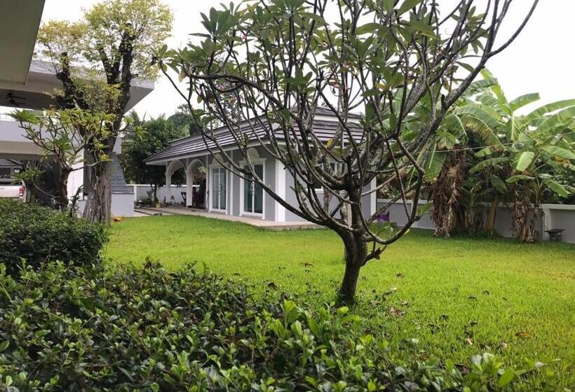 디럭스 룸, Sutalawadee Resort