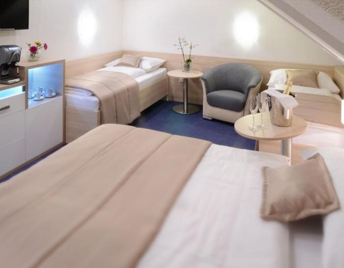 デラックスの４人部屋, Podlesí