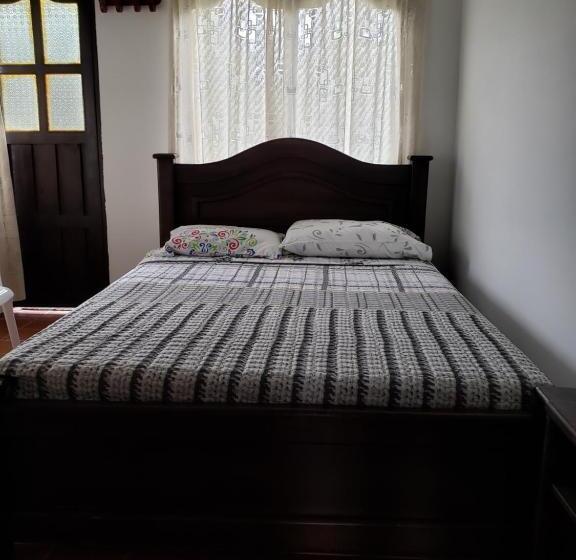 Номер Стандарт с Балконом, Hostal Pachamama