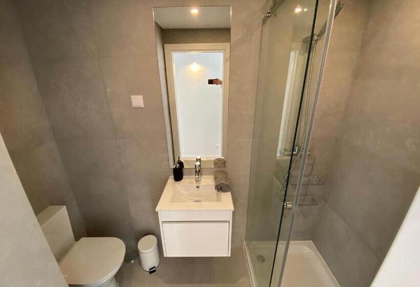 Standard room with outdoor bath, Carcavelos Beach Walking Distance Room