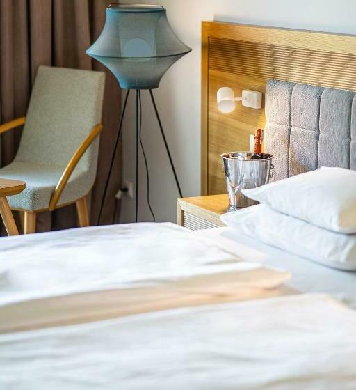 غرفة بريميوم مطلّة علي البحيرة, Marina Club