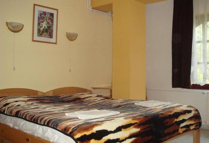 Студия Стандарт, Róza Hotel és Apartmanház