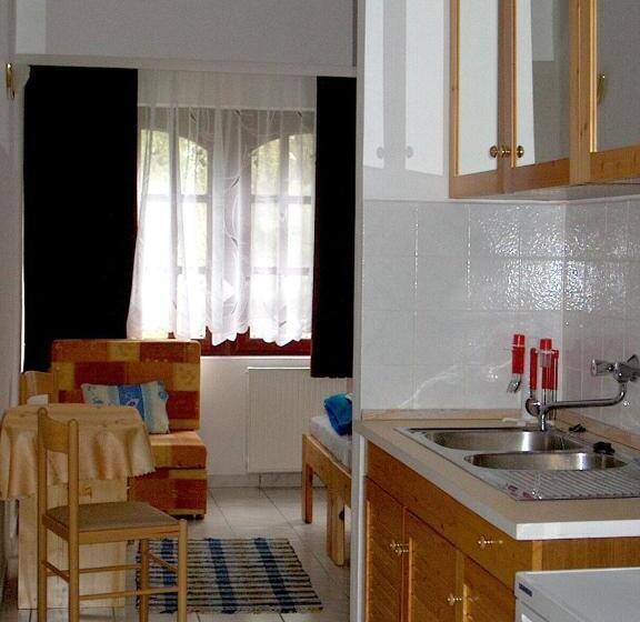 Студия Стандарт, Róza Hotel és Apartmanház