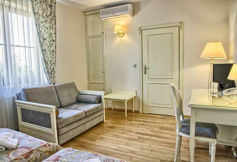Номер Стандарт Трехместный, Villa Estera   Hotel & Restauracja