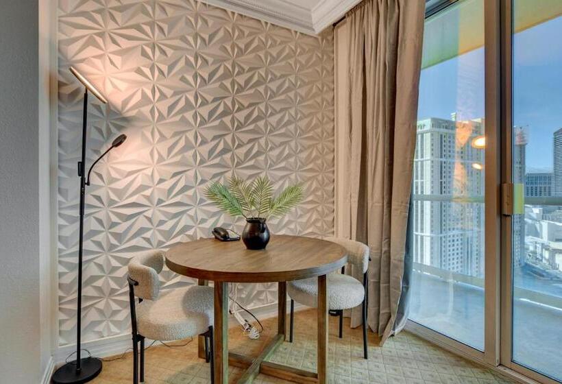 استودیو خانوادگی, Elite Studio Mgm Signature Balcony Strip View