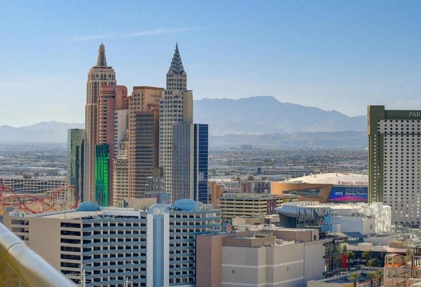 استودیو خانوادگی, Elite Studio Mgm Signature Balcony Strip View