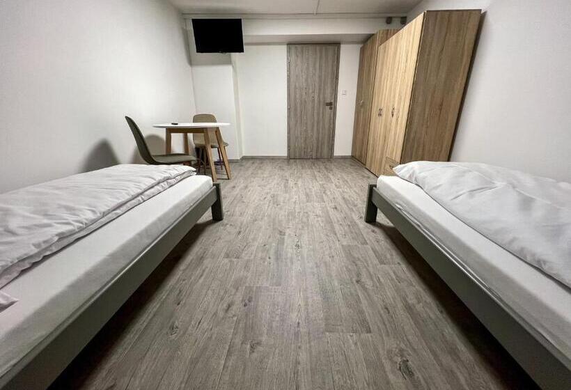 غرفة قياسية, Hostel H18