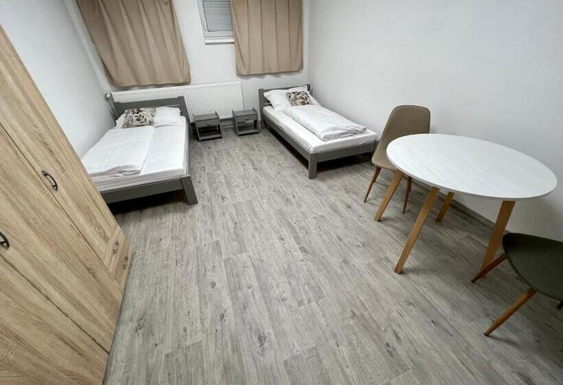 غرفة قياسية, Hostel H18