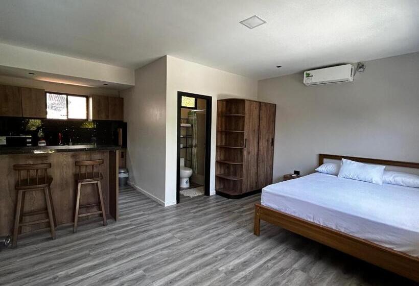 سوییت با چشم‌انداز استخر, Ocean Drive Lodge