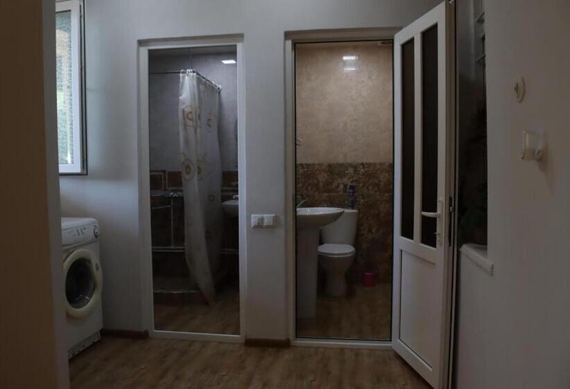 Номер Стандарт Трехместный, Selina Guest House