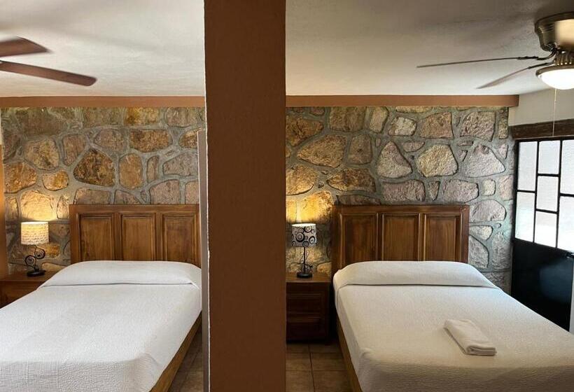 اتاق استاندارد چهار تخته, Jardín Del Cantador