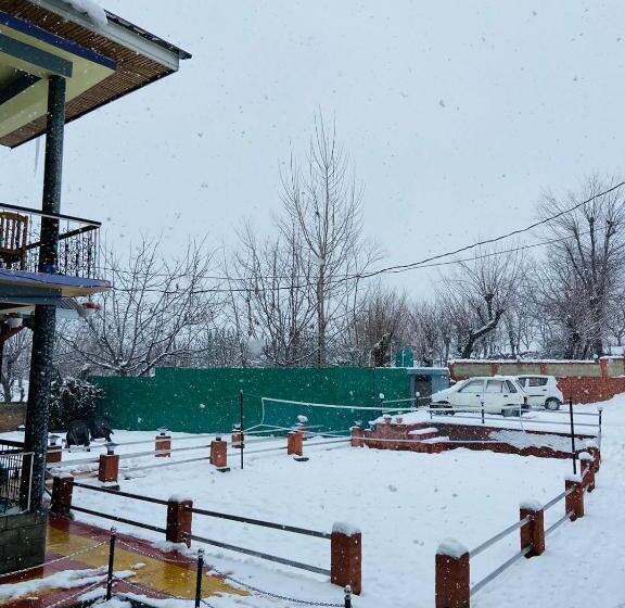 اتاق خانوادگی, The Gulmarg Palace