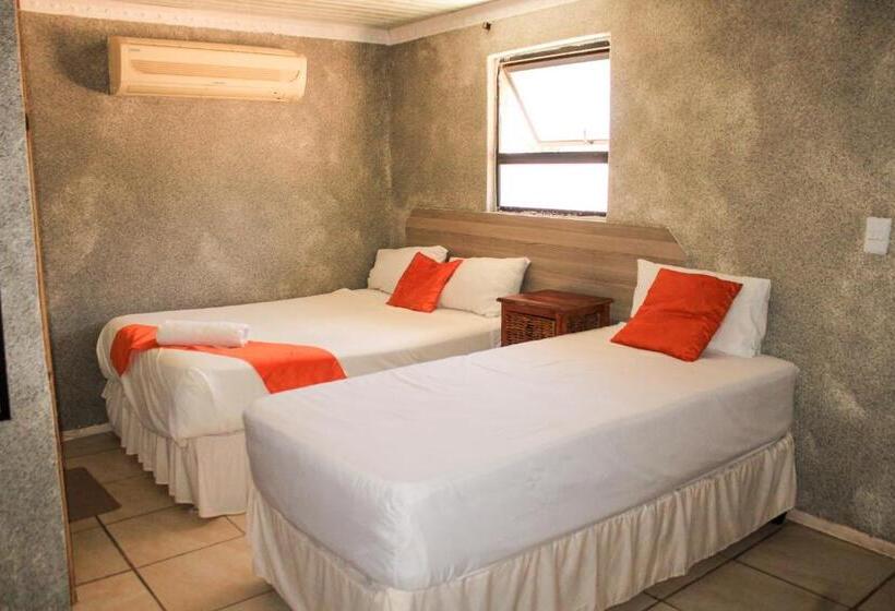 Номер Стандарт Трехместный, Godmill Guesthouse Taung