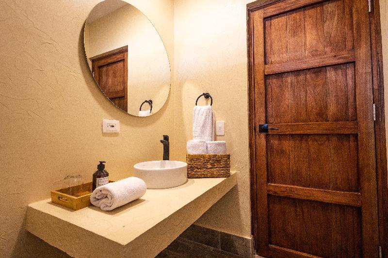 اتاق لوکس, Casa Noa Colonial Rooms