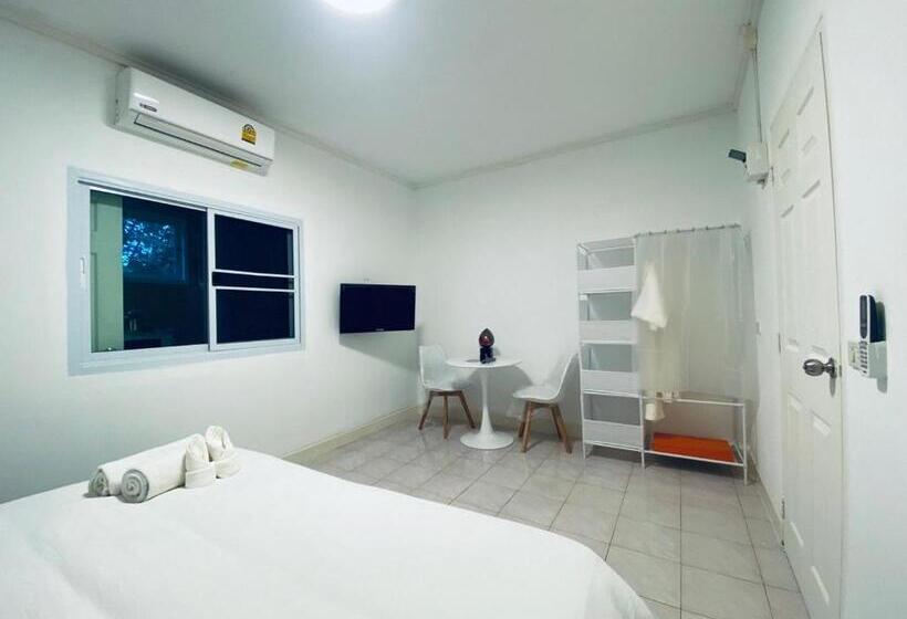 Апартаменты 1 Спальня, Elephant Sports Bar And Accommodation