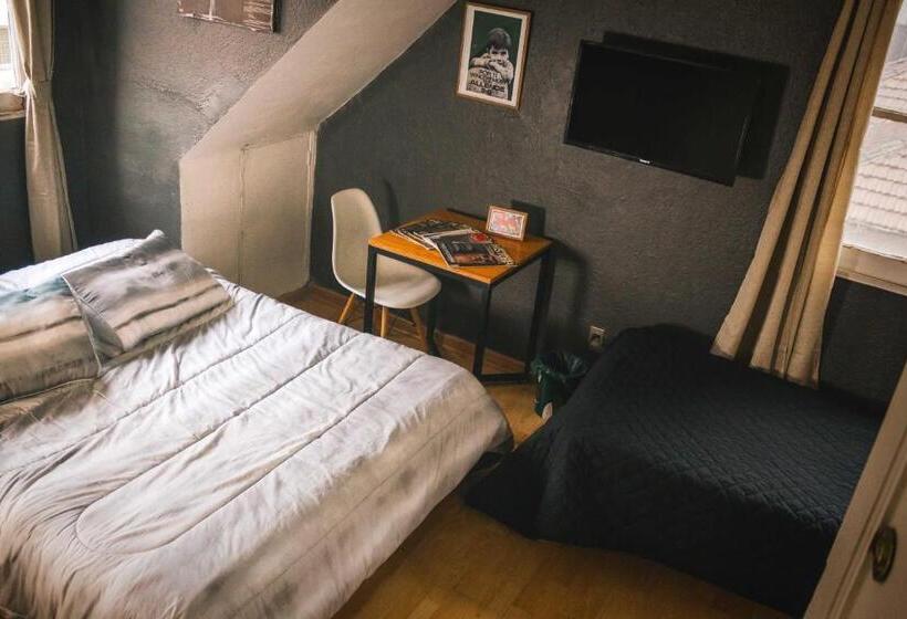 חדר סטנדרט לשלושה, Hostal Salvador