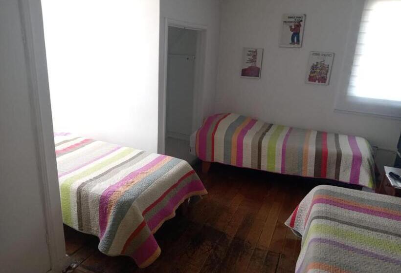 חדר אקונומי לשלושה, Hostal Salvador