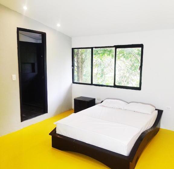 Номер Deluxe, Amalaya Hostel