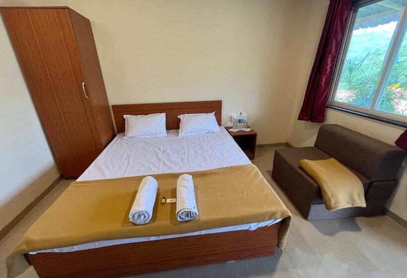 Suite with lake view, Vrisa Mountain Retreat