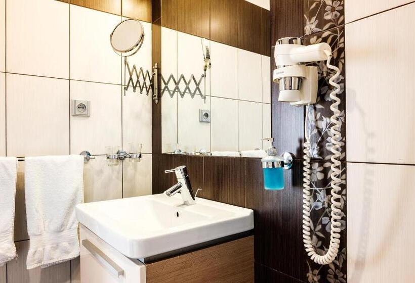스탠다드 트리플 룸, Comfort With Free Wellness And Fitness Centrum