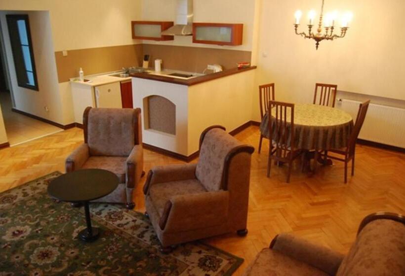 Апартаменты 1 Спальня, Home & Travel