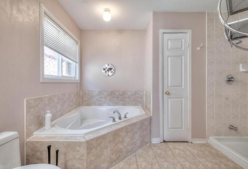 家庭套房, Luxury Villas In Ajax And Scarborough