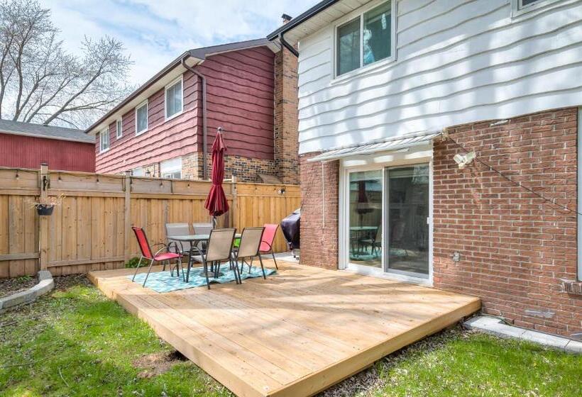 带3个卧室的套间, Luxury Villas In Ajax And Scarborough