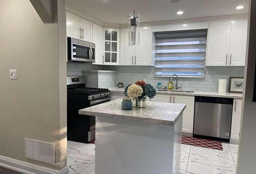 行政套房, Luxury Villas In Ajax And Scarborough
