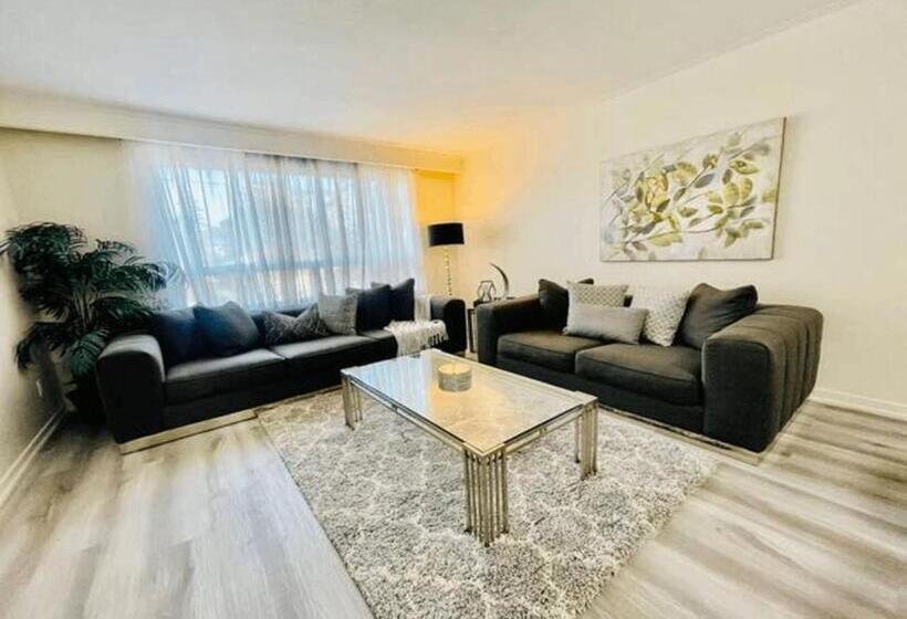 سوییت سوپریور, Luxury Villas In Ajax And Scarborough