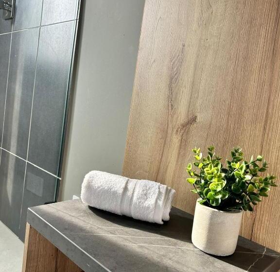 Chambre Standard, Seven