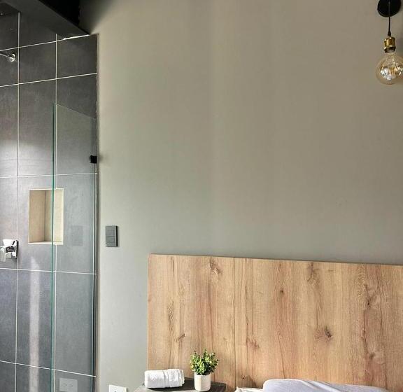 Chambre Standard, Seven