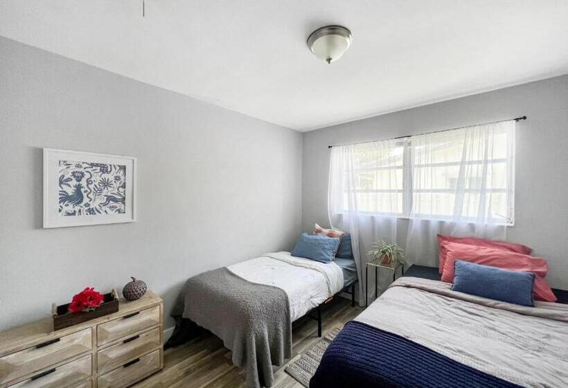 חדר משפחתי, Miami Residential