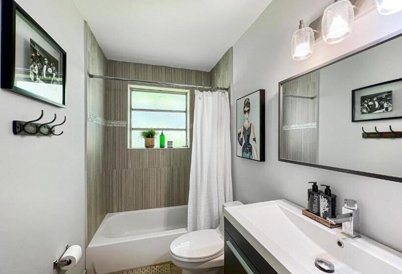 חדר סטנדרט חדר אמבטיה משותף, Miami Residential